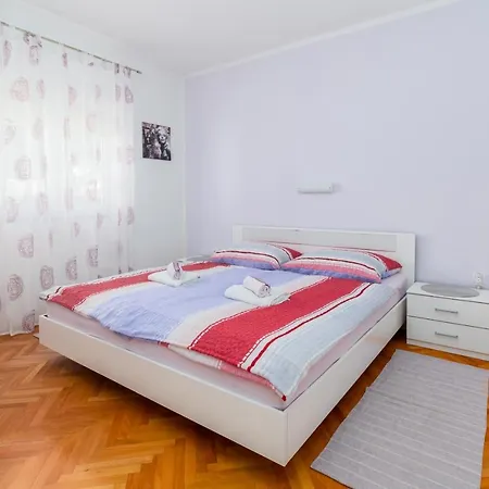 Apartment Rab 17684a